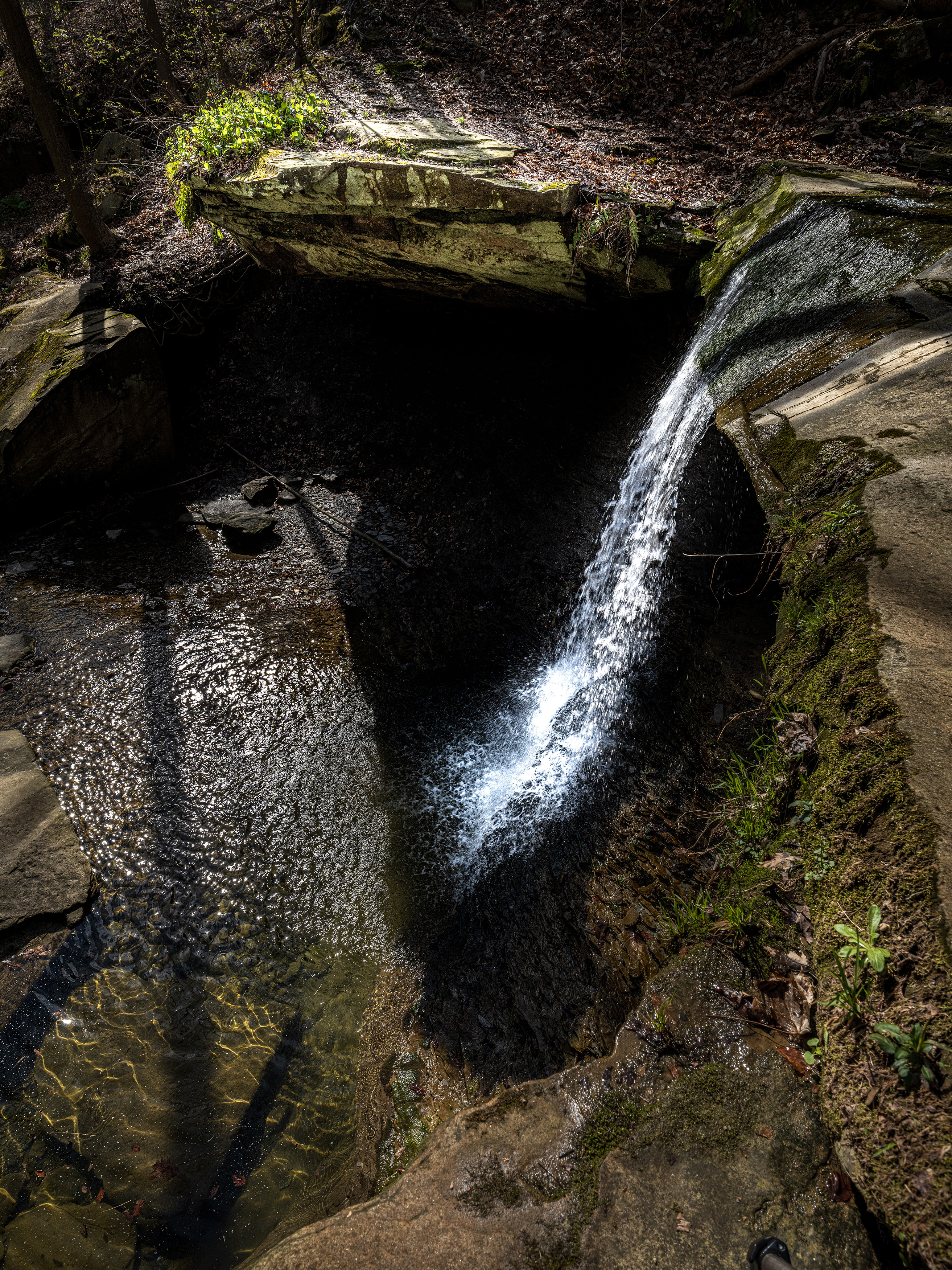 Landscape color photography sample feature depicting a waterfall in North Ohio