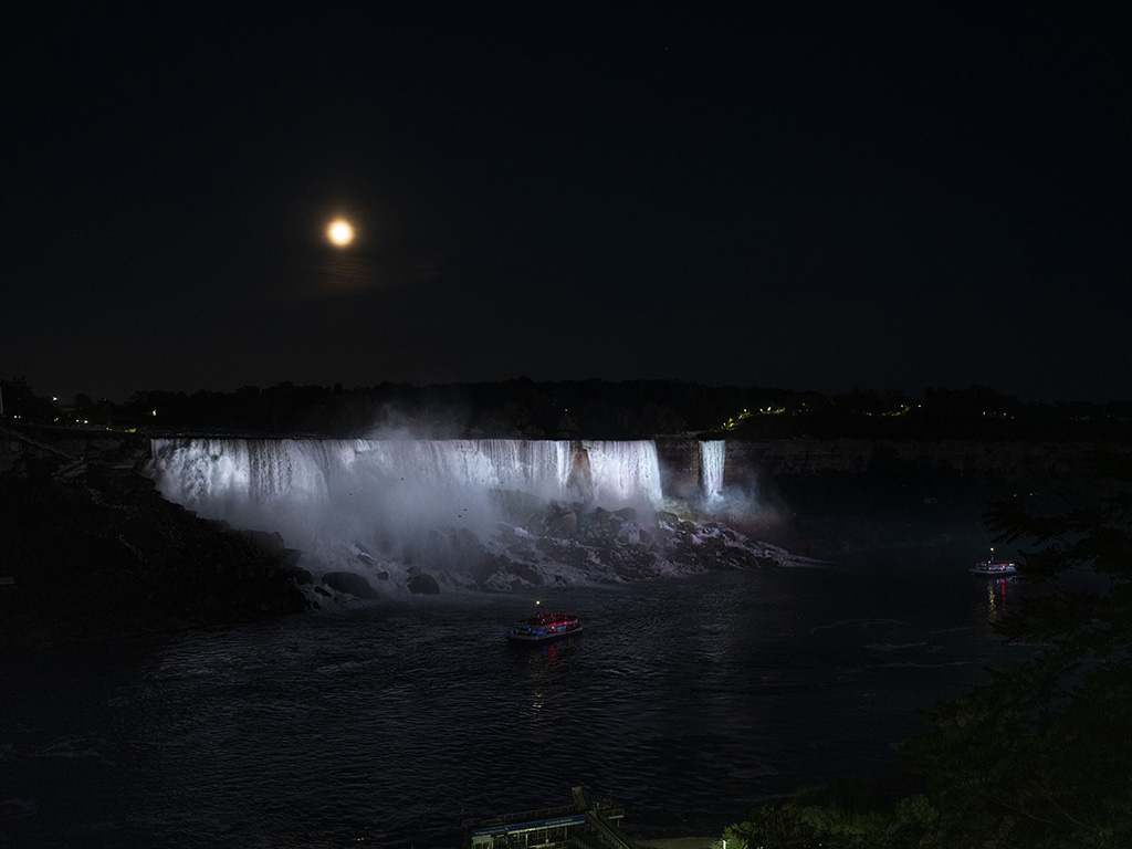 Photography of Niagara Falls at night